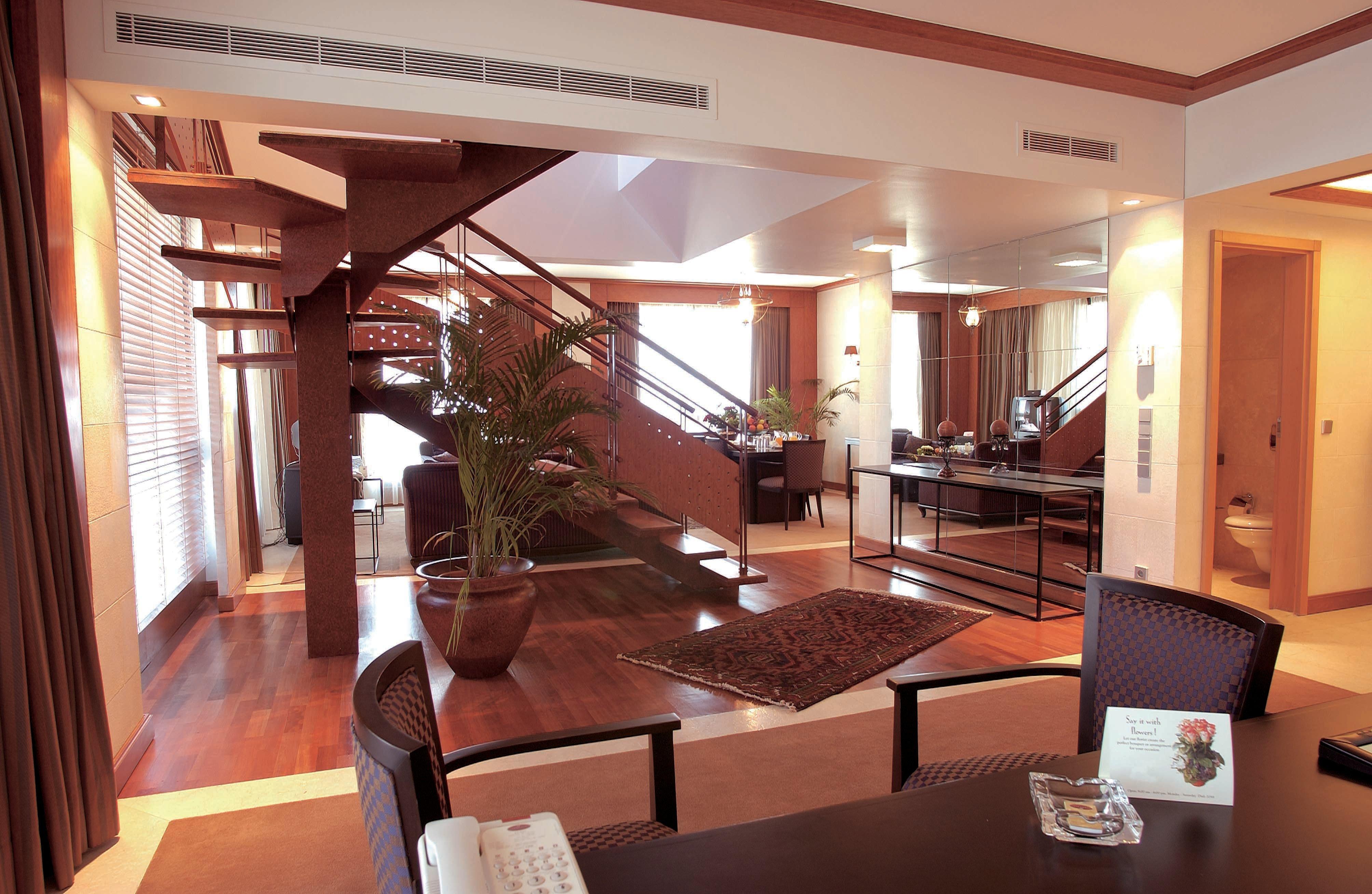 Hotel Crowne Plaza Hamra By Ihg 5*