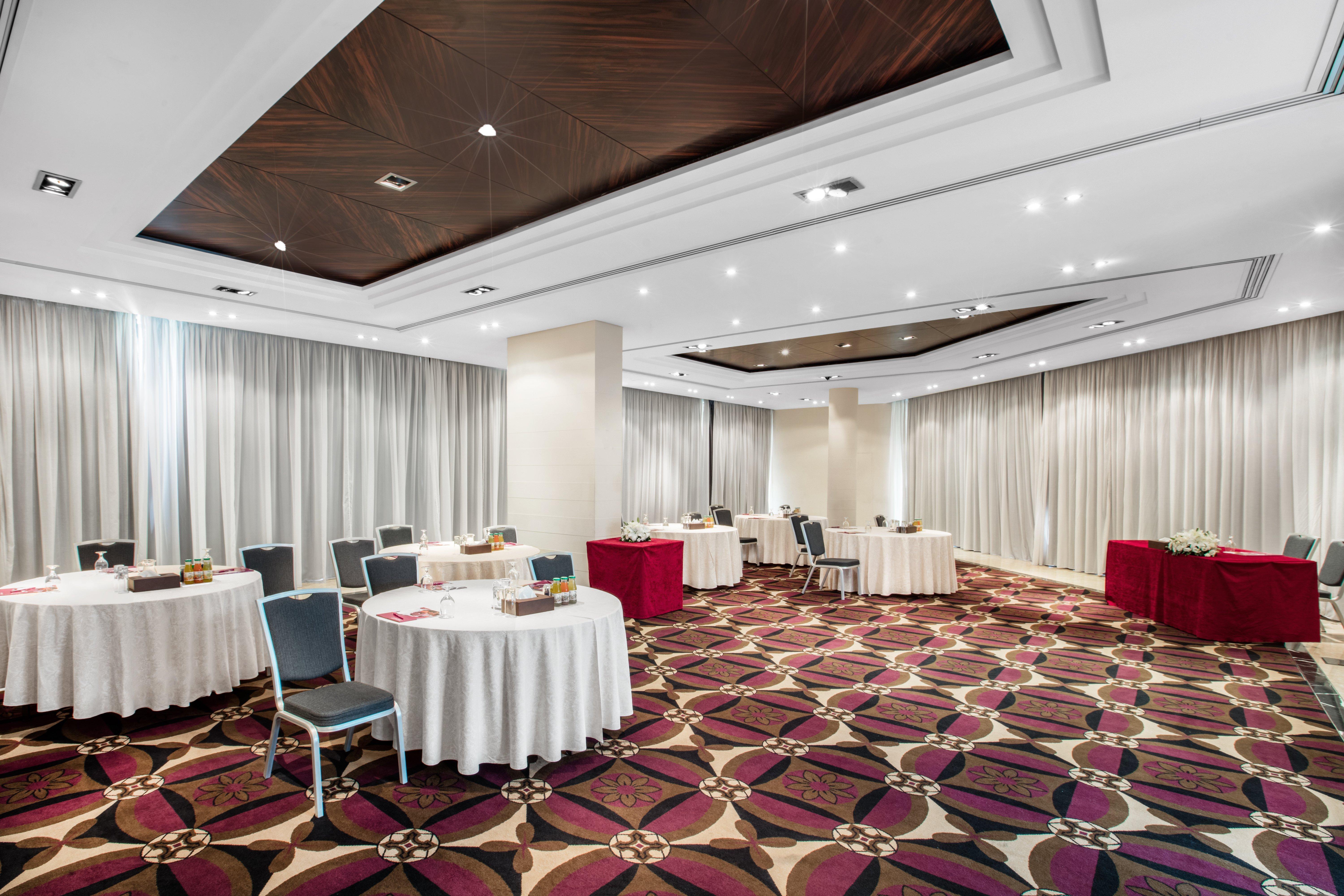 Hotel Crowne Plaza Hamra By Ihg 5*