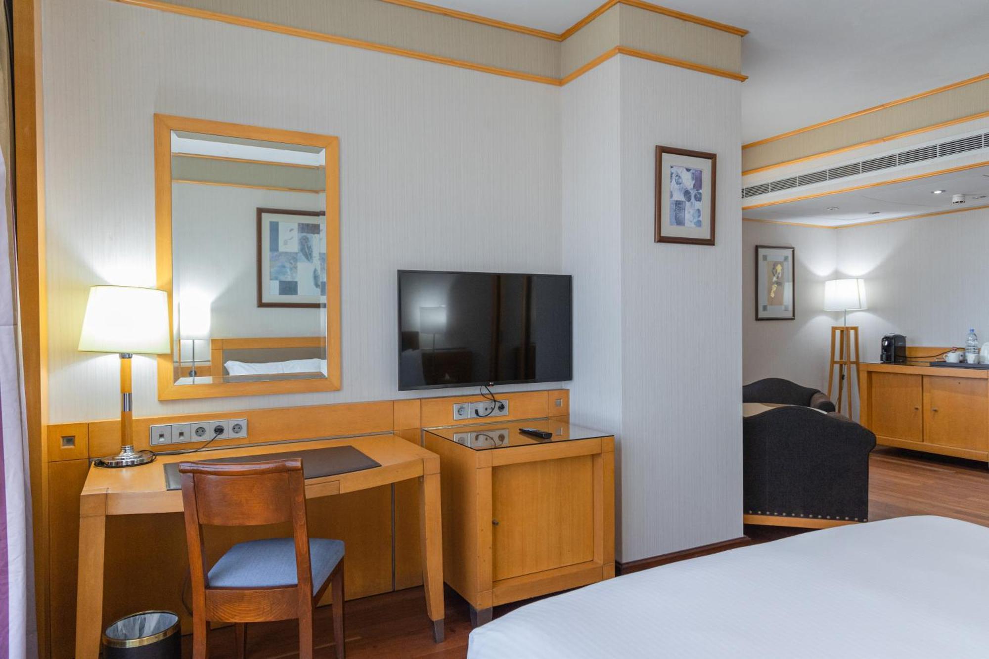 Hotel Crowne Plaza Hamra By Ihg Beirut
