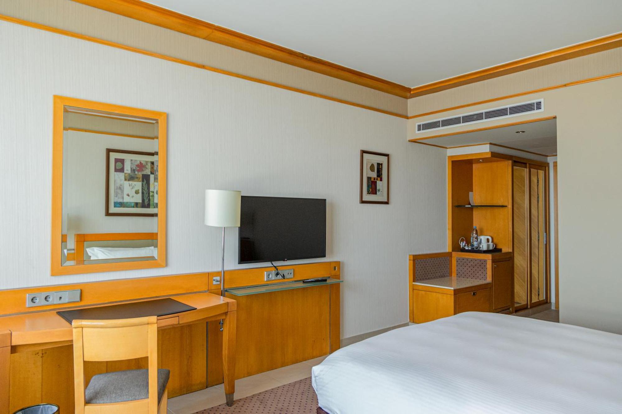 Crowne Plaza Hamra By Ihg 5*