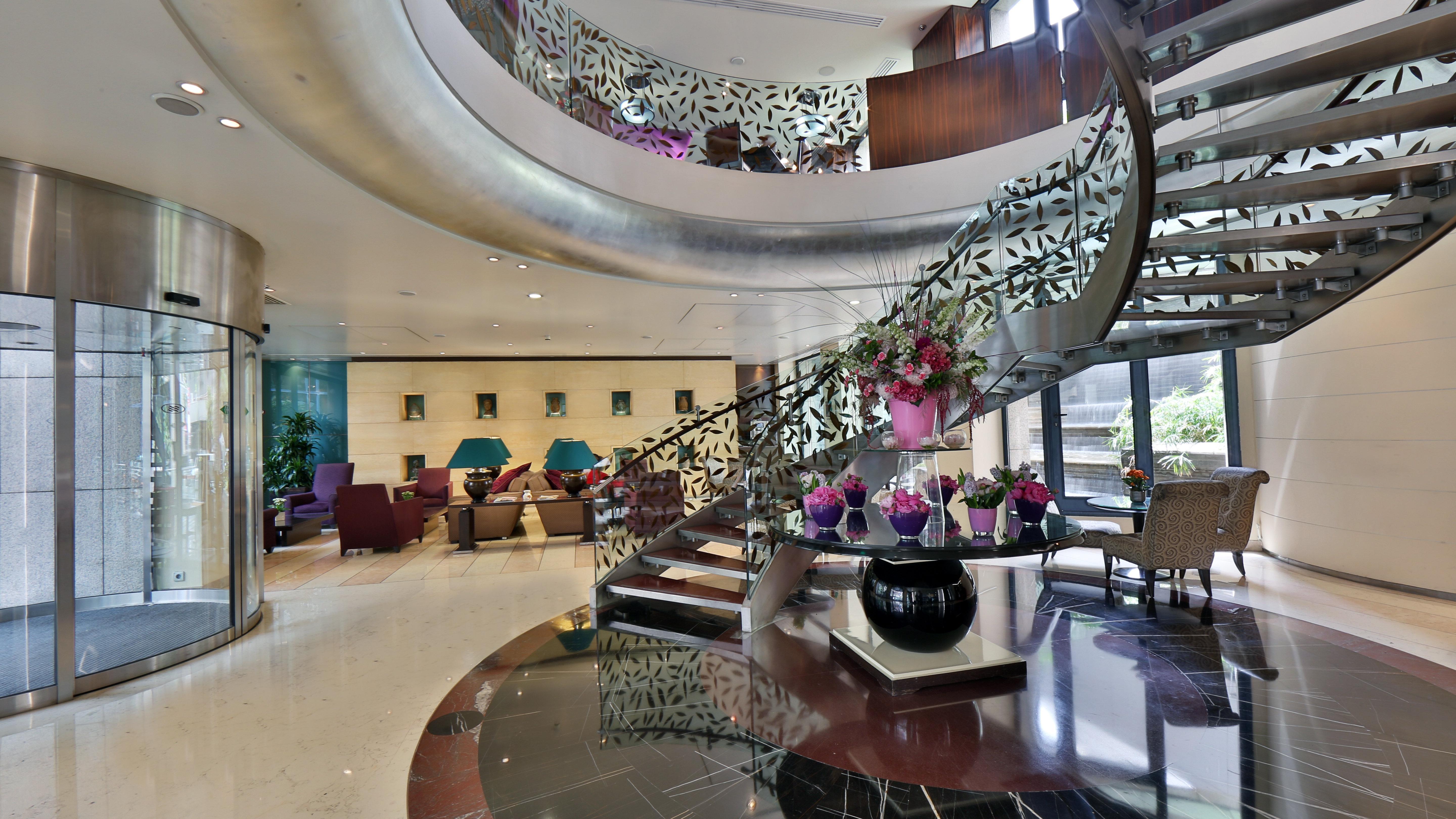 Crowne Plaza Hamra By Ihg 5*